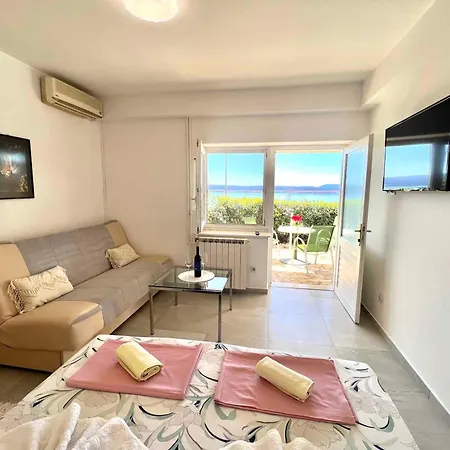 In 42055 Apartment *